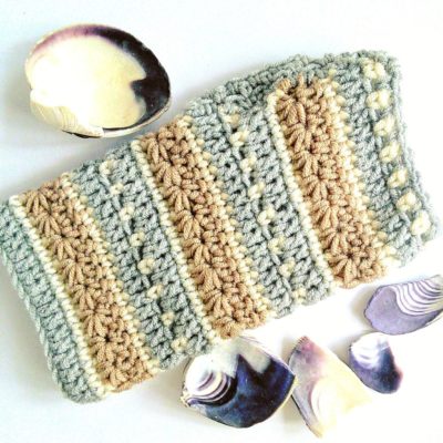 Free pattern for January sky crochet fingerless gloves