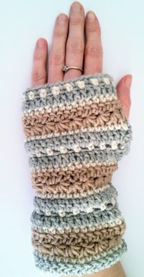 Free pattern for January sky crochet fingerless gloves