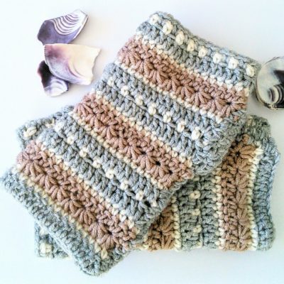 Free pattern for January sky crochet wrist warmer