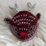 Crochet reindeer brooch - free crochet pattern