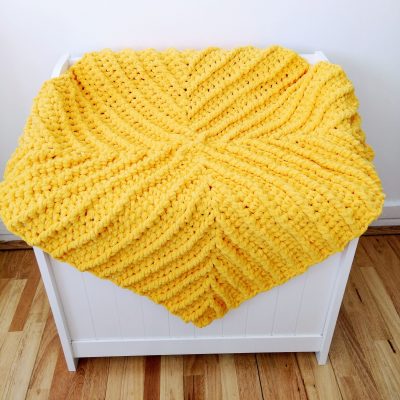 Free crochet pattern for baby blanket using chenille yarn - Aldi yarn