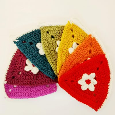 Rainbow bunting -free crochet pattern - crochet cloudberry