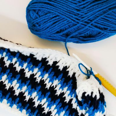 Free crochet pillow pattern with video crochet stitch tutorial