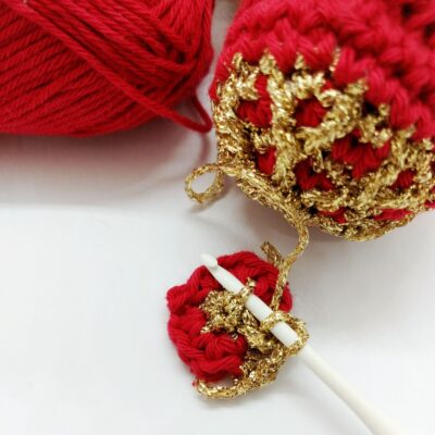 Quick crochet Christmas hanger - free crochet pattern - Crochet Cloudberry