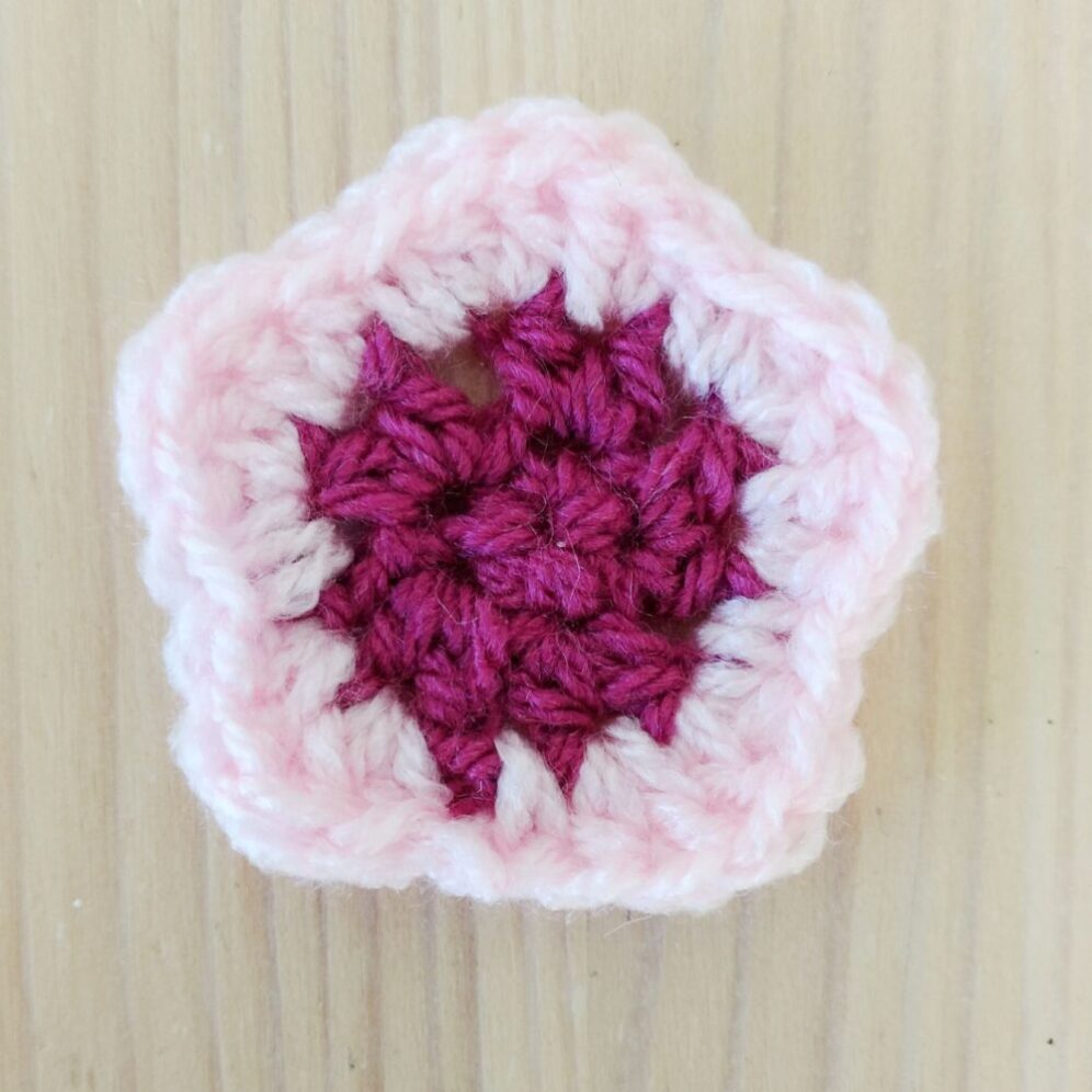 Patchwork Blossom Granny Square - Free Crochet Pattern - Crochet Cloudberry