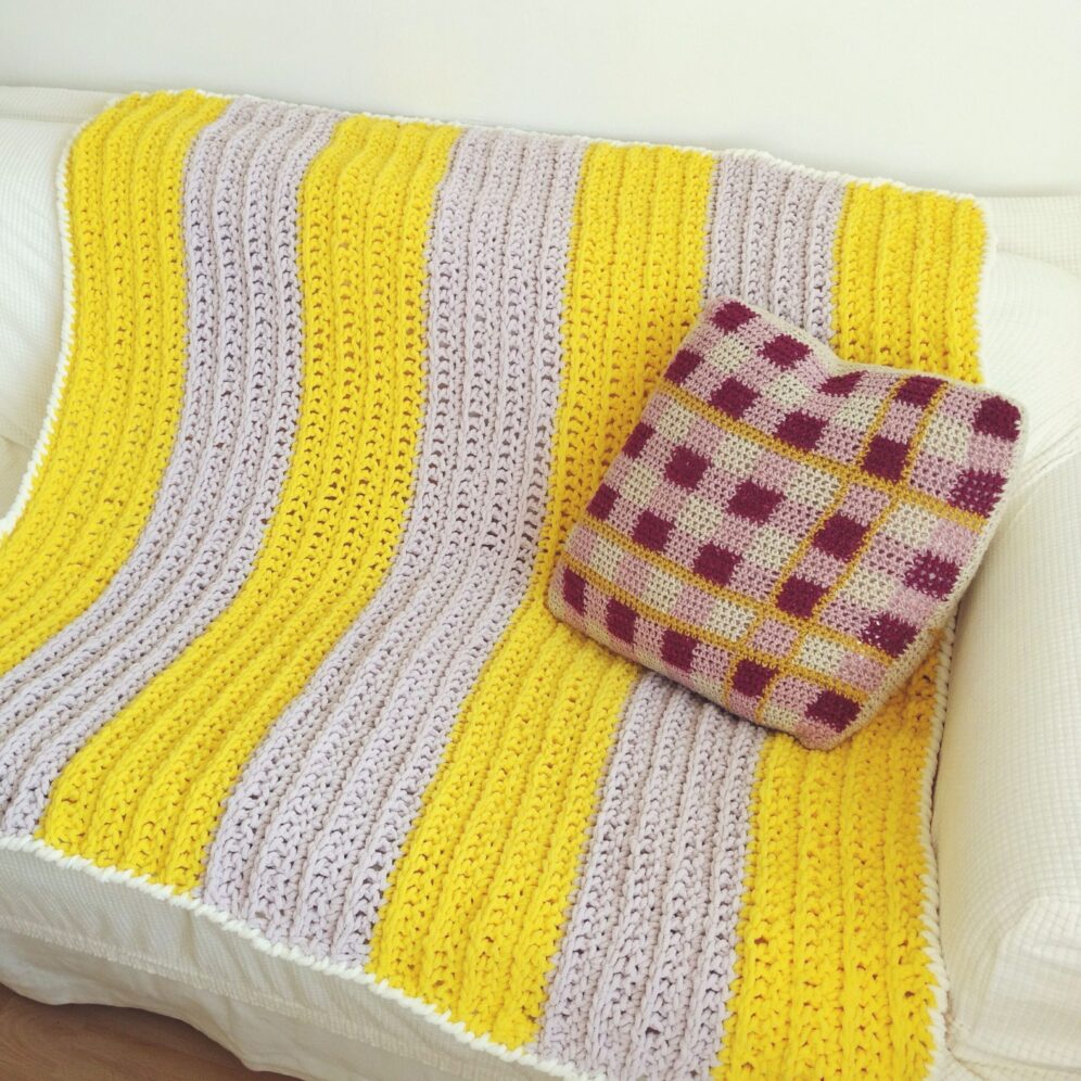 Easy Chunky Crochet Blanket - Free Pattern - Crochet Cloudberry