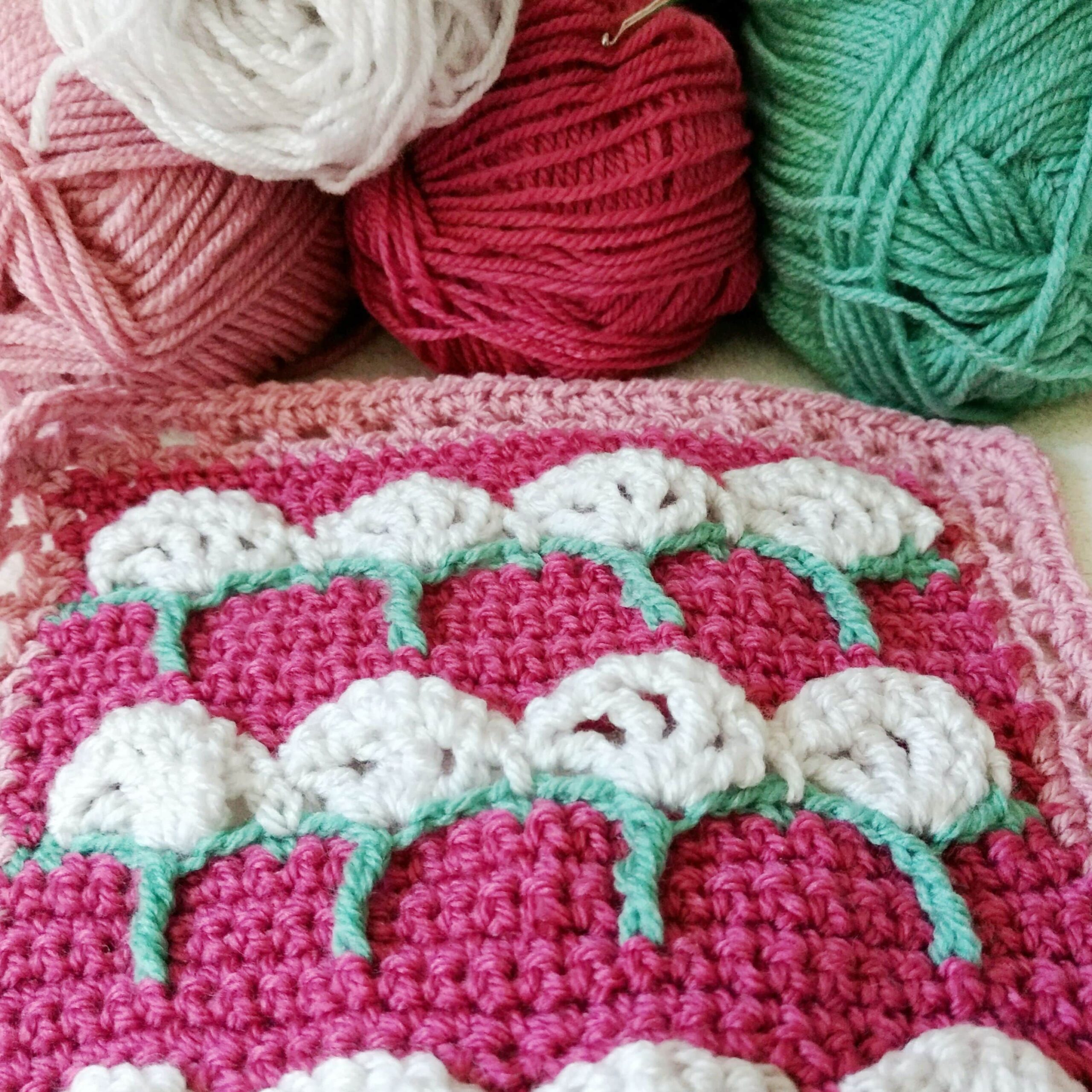 Cow Parsley Square - Free crochet pattern - Crochet wild flowers - crochet cloudberry