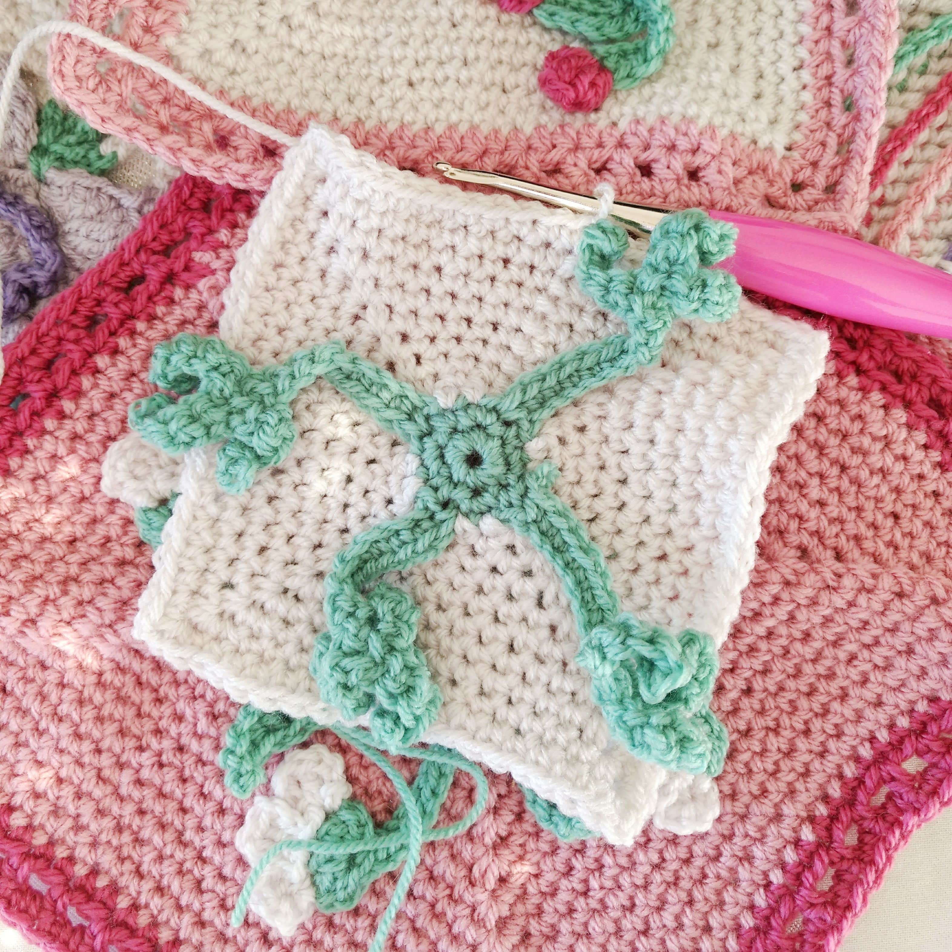 Berries Granny Square - Free crochet pattern - 2023 blanket - crochet cloudberry