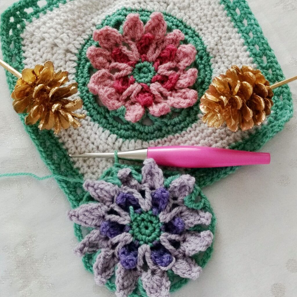 Poinsettia Granny Square - Free crochet pattern - 2023 blanket - crochet cloudberry