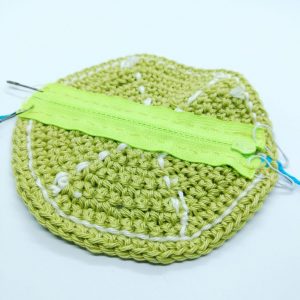 Sewing a zip into crochet